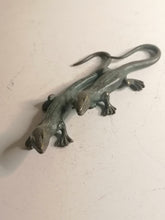 Charger l&#39;image dans la galerie, Couple de lézard en bronze, patine verte belle qualité. 
