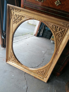 Inhabituel miroir 19ème restauration doré à la feuille..