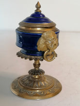 Charger l&#39;image dans la galerie, Petite cassolette Néo-Classique  en bronze et porcelaine bleu, dans le style de Sèvres.
