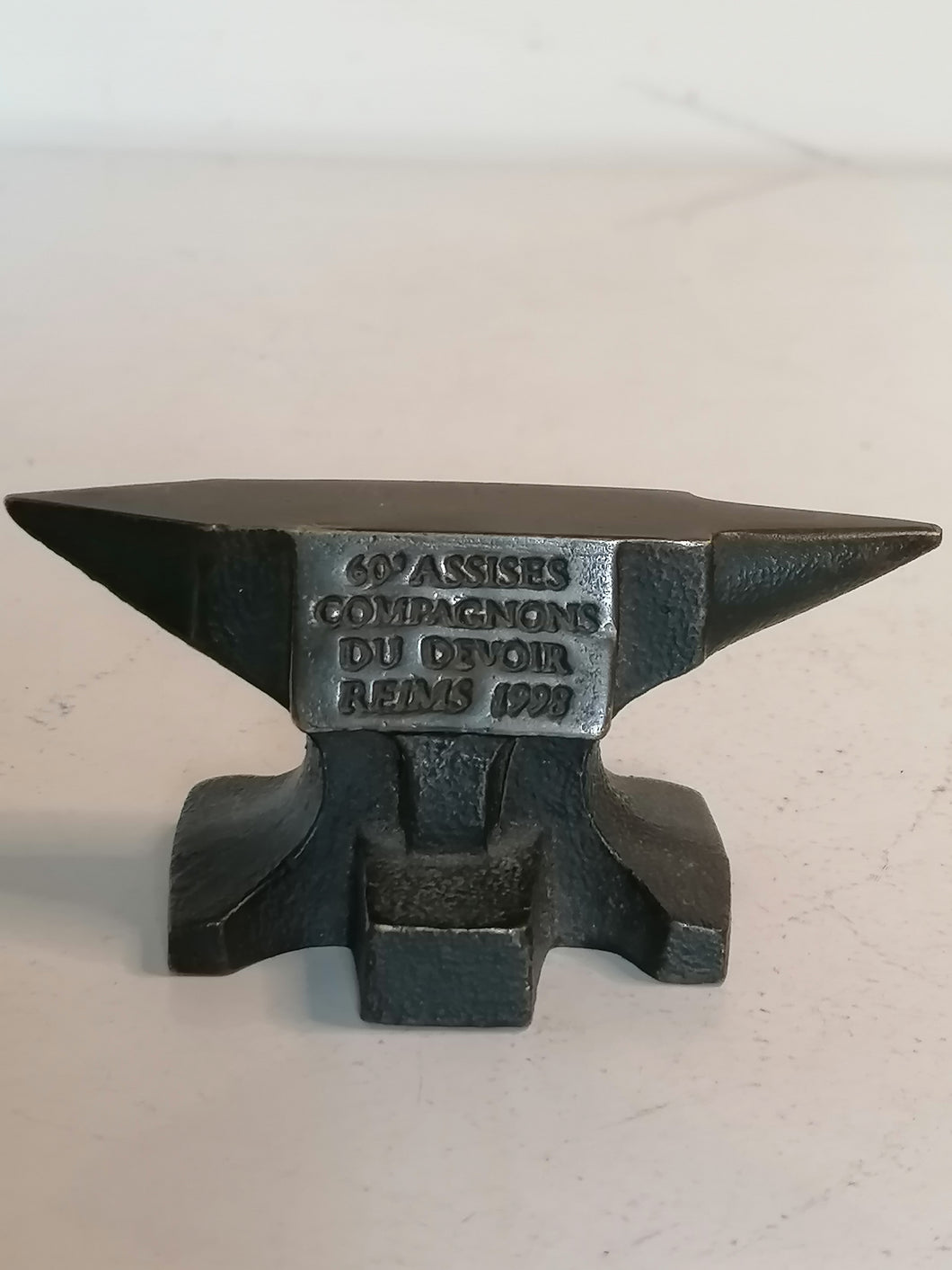 Enclume en bronze, souvenir compagnon du devoir à Reims 1998