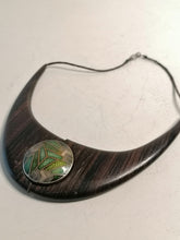Charger l&#39;image dans la galerie, Magnifique Collier 1930 en palissandre et argent émaillé. Probablement scandinave.
