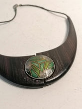 Charger l&#39;image dans la galerie, Magnifique Collier 1930 en palissandre et argent émaillé. Probablement scandinave.
