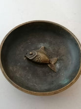 Charger l&#39;image dans la galerie, Vide poche en bronze décors poisson de Reussner 
