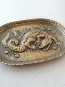 Vide poche en bronze crocodile ancien. 