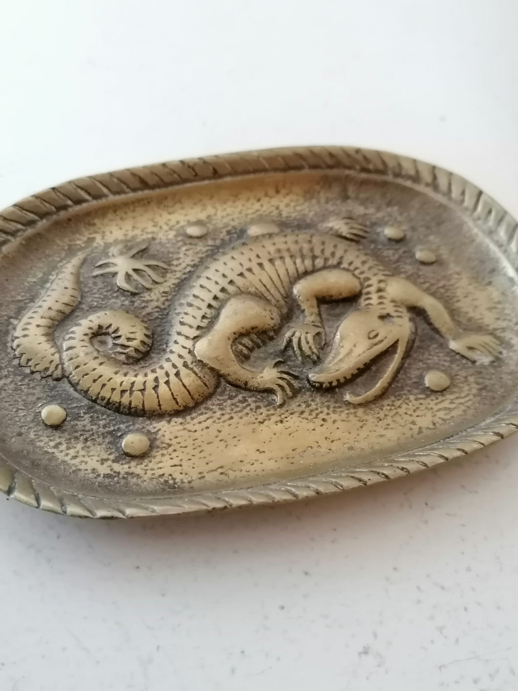 Vide poche en bronze crocodile ancien. 