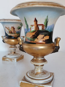 Paire de vase d'époque Empire Vieux Paris peinte et doré à la main