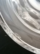 Charger l&#39;image dans la galerie, BACCARAT Rare seau à Champagne en cristal taillé. Hauteur 23cm
