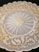 Charger l&#39;image dans la galerie, Magnifique plateau en opaline laiteuse peinte et émaillé. Une ébréchure, peinture doré trace d&#39;usure. 
