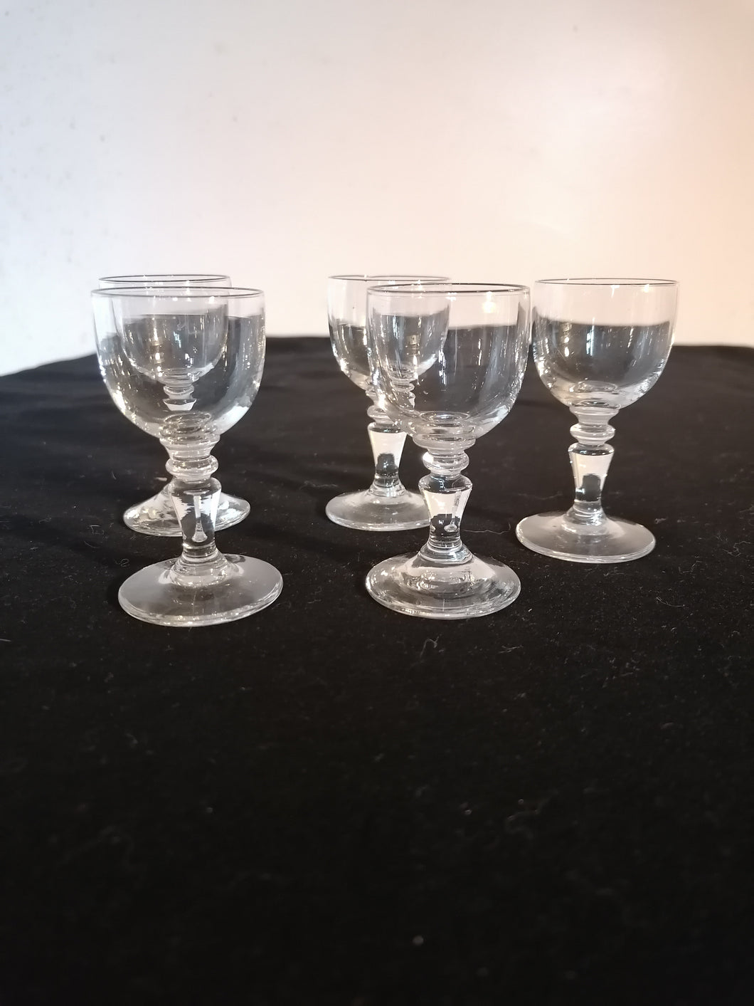 5 petits verres à liqueurs en verre soufflé ancien