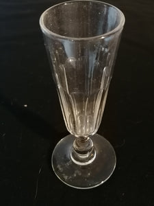 Flûtes à Champagne ancienne en cristal taillé. 