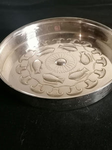 Reproduction plat Égypte antique argenté.