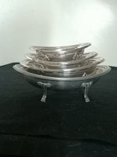 Charger l&#39;image dans la galerie, Série de 4 coupes sur pieds, style Anglais argenté
