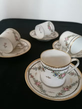 Charger l&#39;image dans la galerie, 4 tasses et sous tasses en porcelaine peinte à la main 
