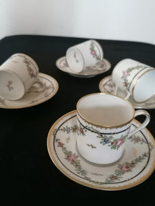 4 tasses et sous tasses en porcelaine peinte à la main 