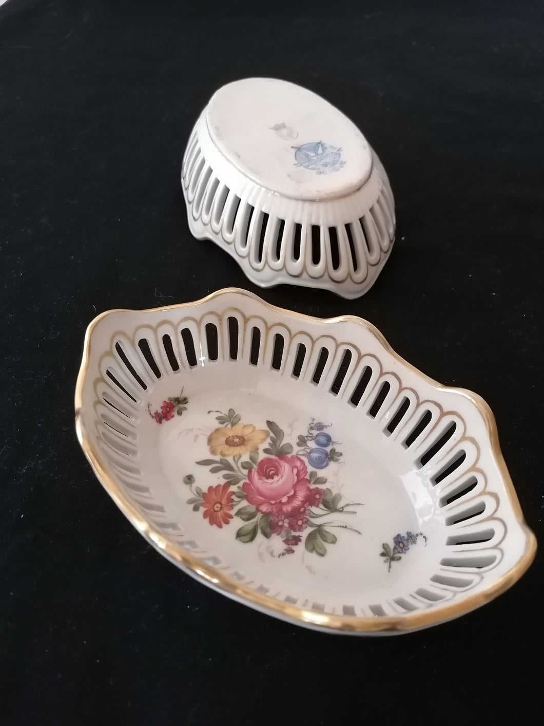 Paire de corbeille en porcelaine peinte allemande 