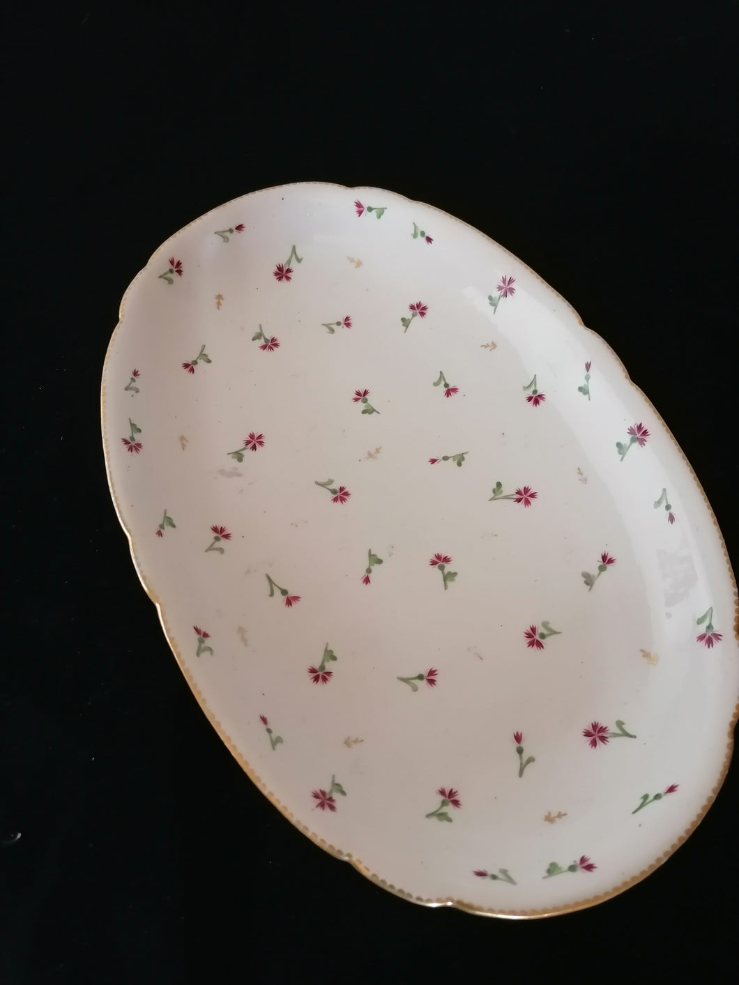 Vieux Nyon plat en porcelaine peinte à la main.