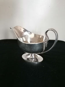 Saucière argenté Anglaise très bonne qualité et grande contenance.