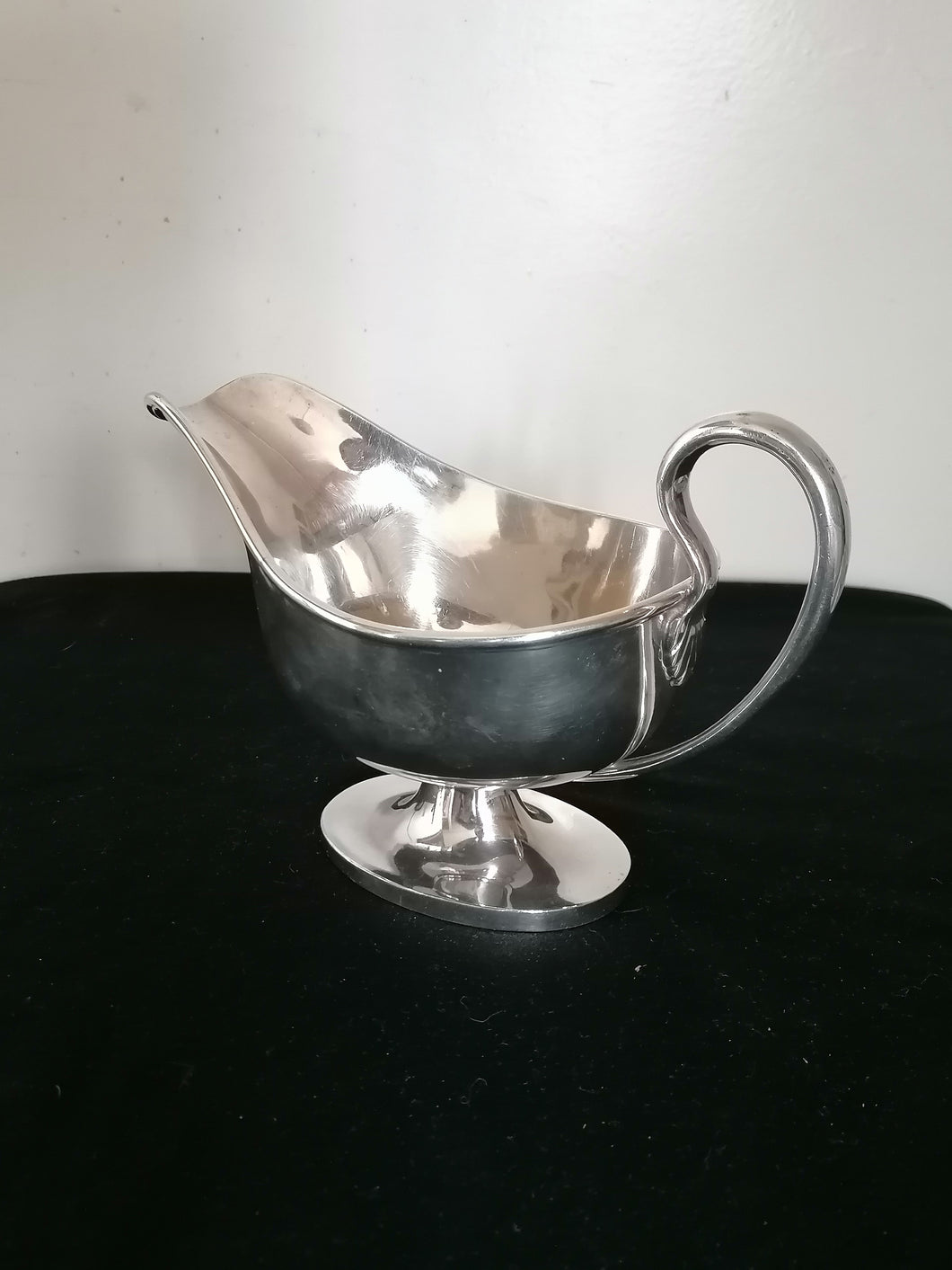 Saucière argenté Anglaise très bonne qualité et grande contenance.