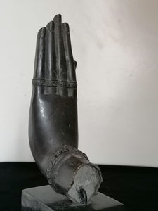Bronze main de bouddha avec socle en marbre.