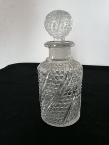 Flacon style Baccarat verre pressé 