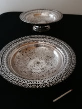 Charger l&#39;image dans la galerie, Paire de coupe sur pied argenté, style Anglais
