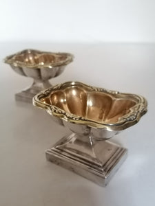 Règne des deux Scicile, Naple 1830-1870 paire de salière en argent massif et doré. Avec poinçons de maître.