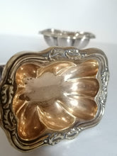 Charger l&#39;image dans la galerie, Règne des deux Scicile, Naple 1830-1870 paire de salière en argent massif et doré. Avec poinçons de maître.
