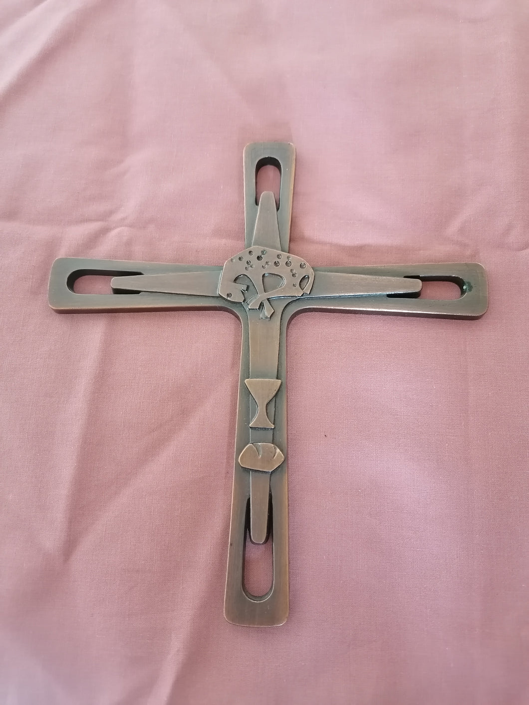 Croix en bronze moderniste Eugen Renggli Lucelle. Artiste Suisse 