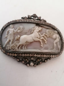 Broche camé en argent ancienne, avec manque de pierre et dégât.