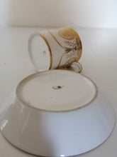 Charger l&#39;image dans la galerie, Tasse et sous tasse vieux Paris en porcelaine peinte à la main.
