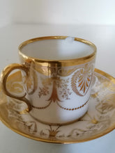 Charger l&#39;image dans la galerie, Tasse et sous tasse vieux Paris en porcelaine peinte à la main.
