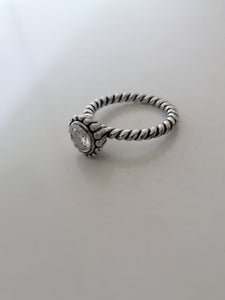 Bague en argent et cristal taillé. 