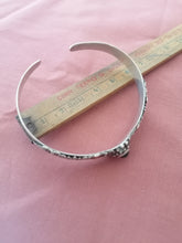 Charger l&#39;image dans la galerie, Bracelet en argent et pierre. 
