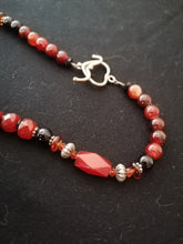 Charger l&#39;image dans la galerie, Collier sautoir création avec bijoux orientale ancien en argent et ambre, perle de cornaline Agathe verre et argent. 
