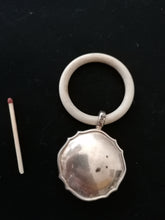 Charger l&#39;image dans la galerie, Jezler hochet en argent massif 
