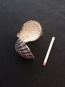Boîte à pilule en forme de coquillage, argent de belle manufacture