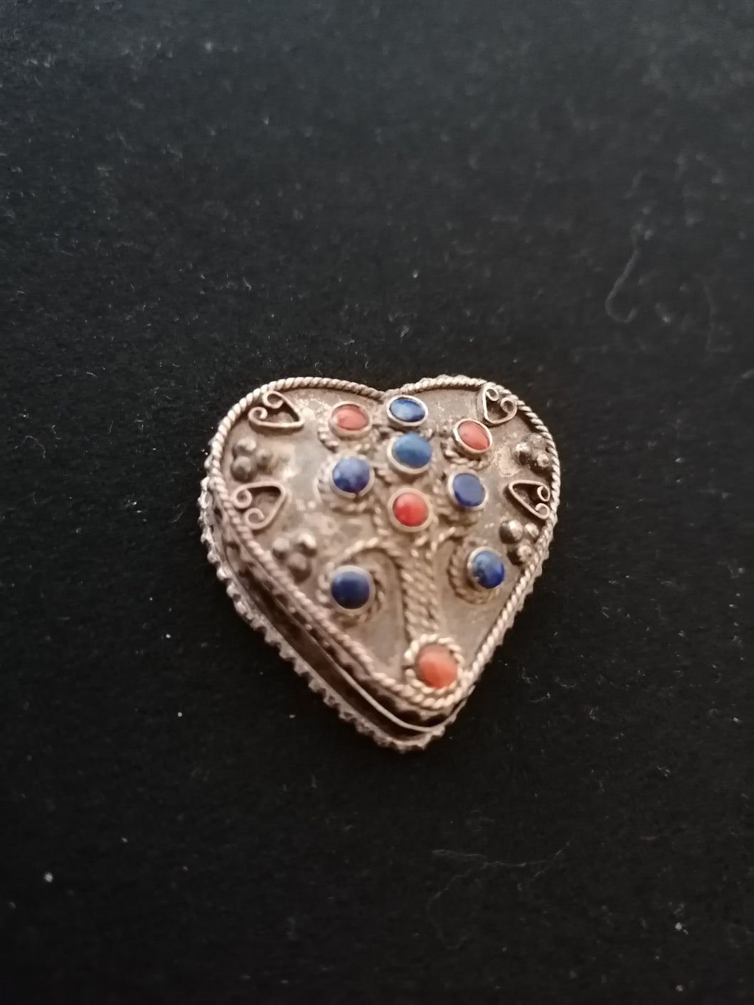 Boîte en forme de cœur orientale argent et pierres
