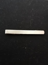 Charger l&#39;image dans la galerie, Pince à cravate en argent doré 

