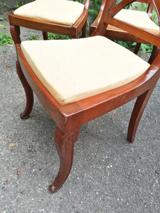 Série de 6 chaises Charle X en acajou massif.