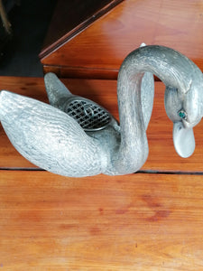 Canard Jardinière en étain belle qualité. 