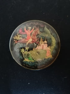 Boîte russe en papier mâché, scène religieuse
