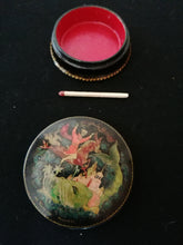 Charger l&#39;image dans la galerie, Boîte russe en papier mâché, scène religieuse
