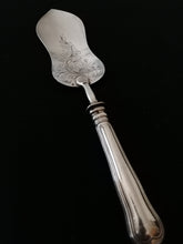 Charger l&#39;image dans la galerie, Pelle à gâteaux ancienne, argenté. 
