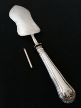 Charger l&#39;image dans la galerie, Pelle à gâteaux ancienne, argenté. 
