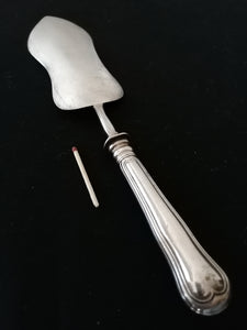 Pelle à gâteaux ancienne, argenté. 
