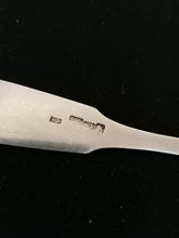 Charger l&#39;image dans la galerie, 5 grandes cuillères à soupe en argent Russe, milieu XIXème. Orfèvre à identifier. 
