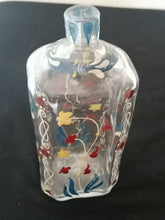 Charger l&#39;image dans la galerie, Flacon à alcool peint et émaillé XVIIIème. signé J Boulogne

Région Suisse Alsace Allemagne. Très belle état de conservation
