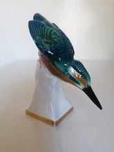Charger l&#39;image dans la galerie, Martin pécheur porcelaine Allemande Saxe peint à la main. Parfait état, hauteur 12cm. 
