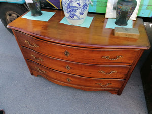 Commode galbée Bernoise Louis XV XVIIIème en cerisier massif