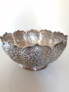 Coupe indienne fleurs de lotus, finement décoré à la main. 